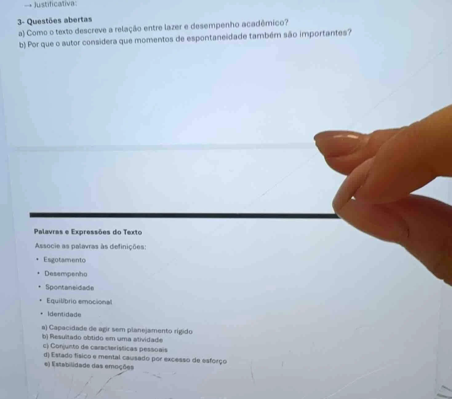 → justificativa: 3- questões abertas a) como o texto descreve a relação…